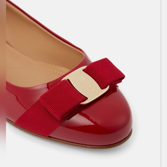 Ferragamo Varina Red Patent Leather Ballet Flats - 5.5B - New without Tags - Picture 7 of 10